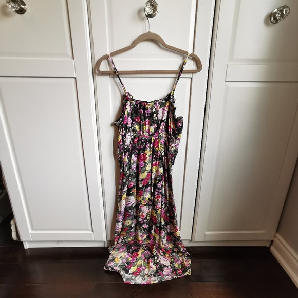Floral Spaghetti Strap Summer Dress, Wolf Fabel, Size Medium - Picture 3 of 3